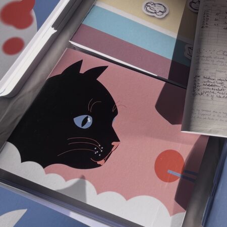 kuro mei keleti ihletésű, fekete cicás hozzátáplálási napló uniszex, barna nyomatos